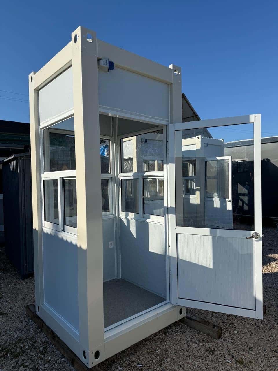 Portirnica – modularni kontejner 1.3 × 1.3 × 2.8 m, fotografija 1